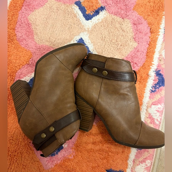 Breckelles Gail Stacked Heel Ankle Boots Brown Size 8 - Picture 8 of 8